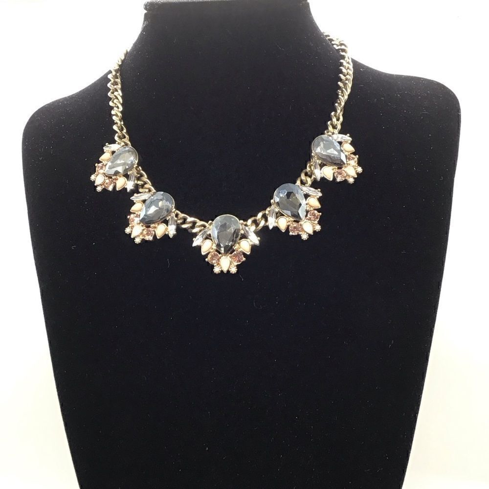 Express Statement Necklace - Picture 3 of 10